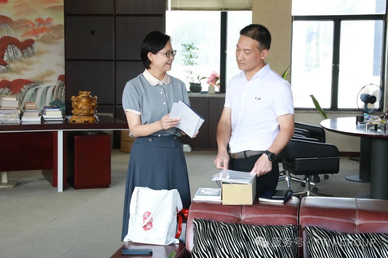 鹿城區(qū)工商聯(lián)黨組書(shū)記陳琳深入企業(yè)傳遞關(guān)懷