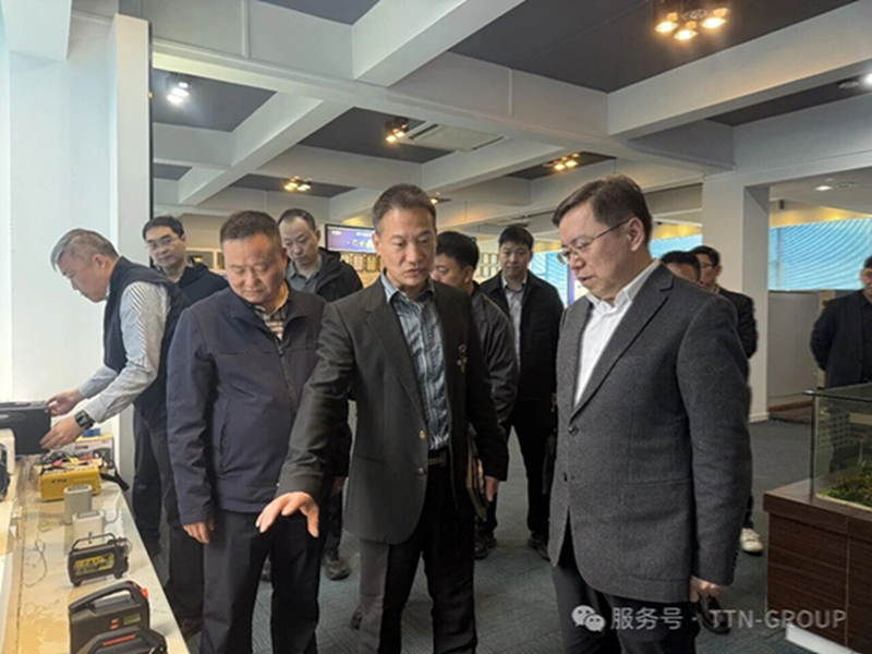 克拉玛依市领导赴腾腾电气考察交流，共谋新能源合作